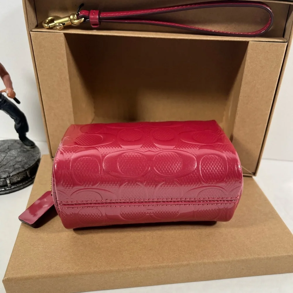 Coach Boxed Essential Mini Cosmetic Pouch Wristlet Enamel red NWT - Picture 4 of 6
